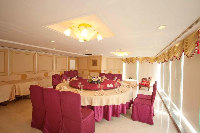 Hotel Plaza International Taichung Exterior foto